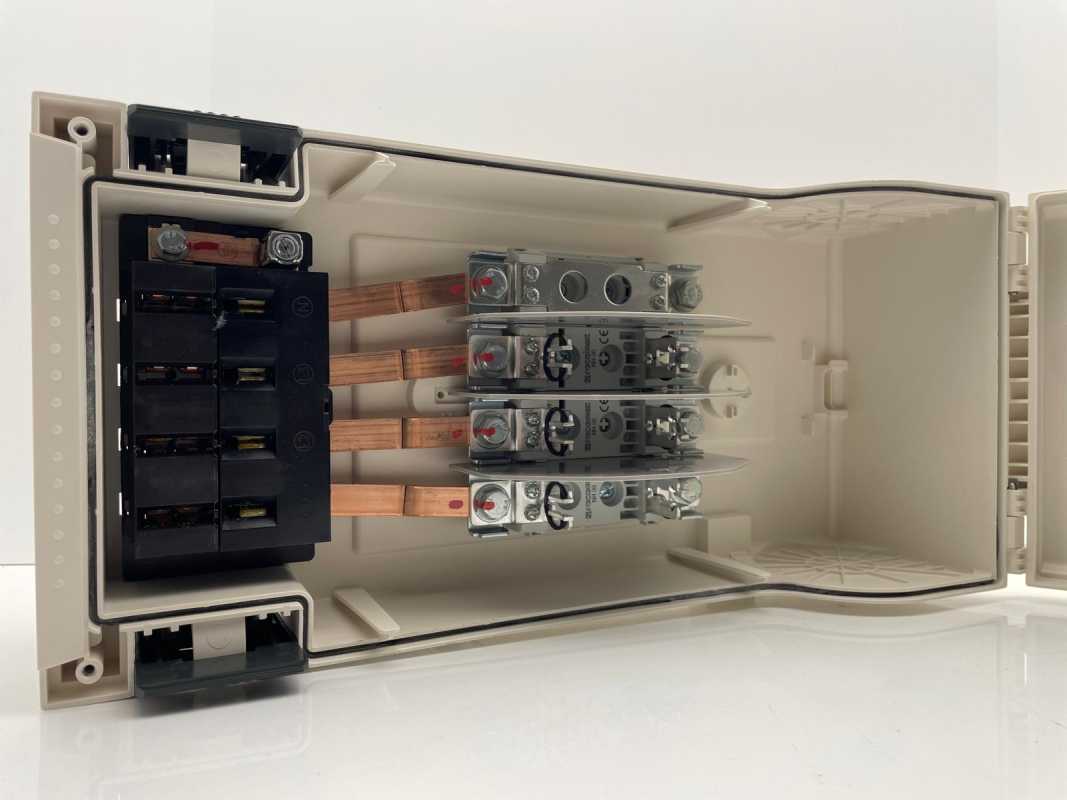 Schneider Electric Abgangskasten KSB100S­E4, NH00
