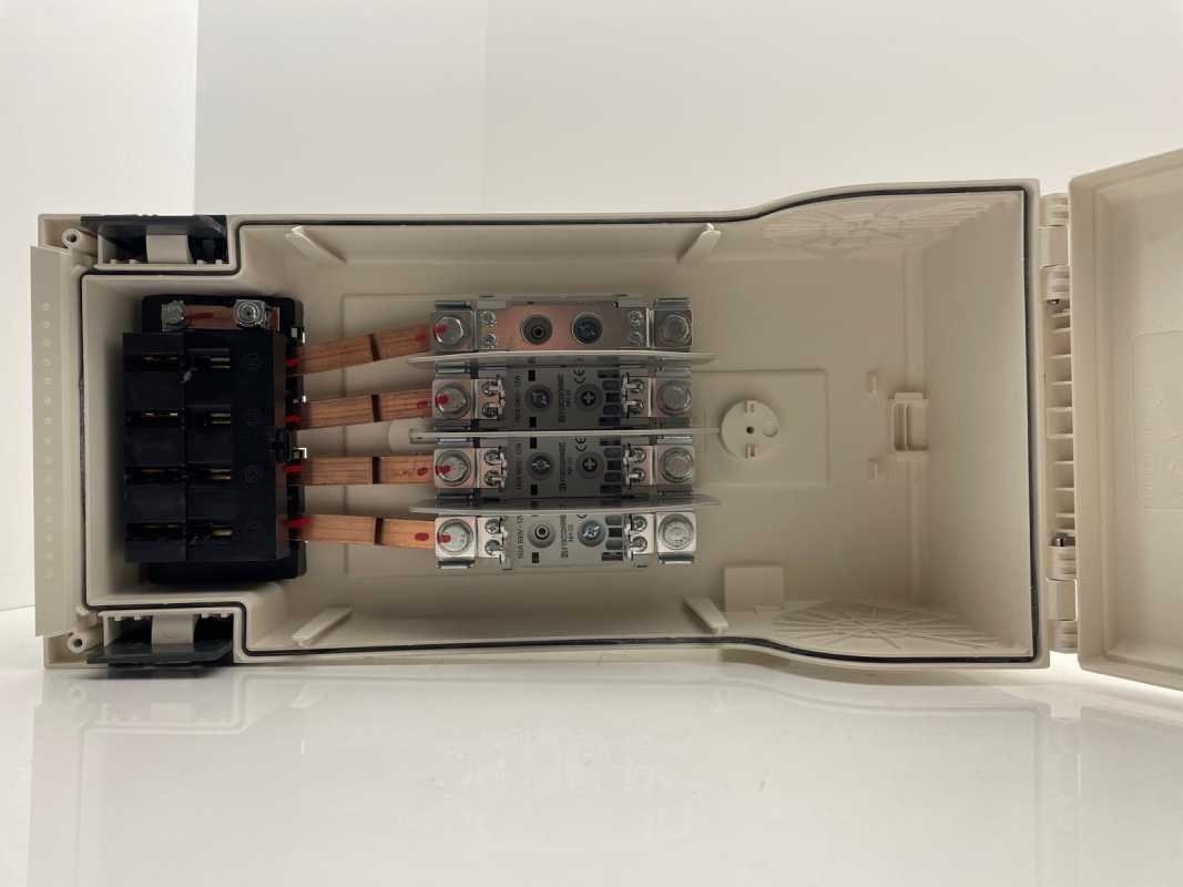 Schneider Electric Abgangskasten KSB100S­E4, NH00